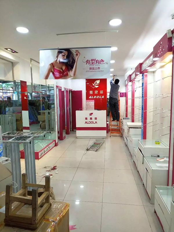 精品店裝修設(shè)計(jì)效果圖片,精品店貨架裝修實(shí)景圖